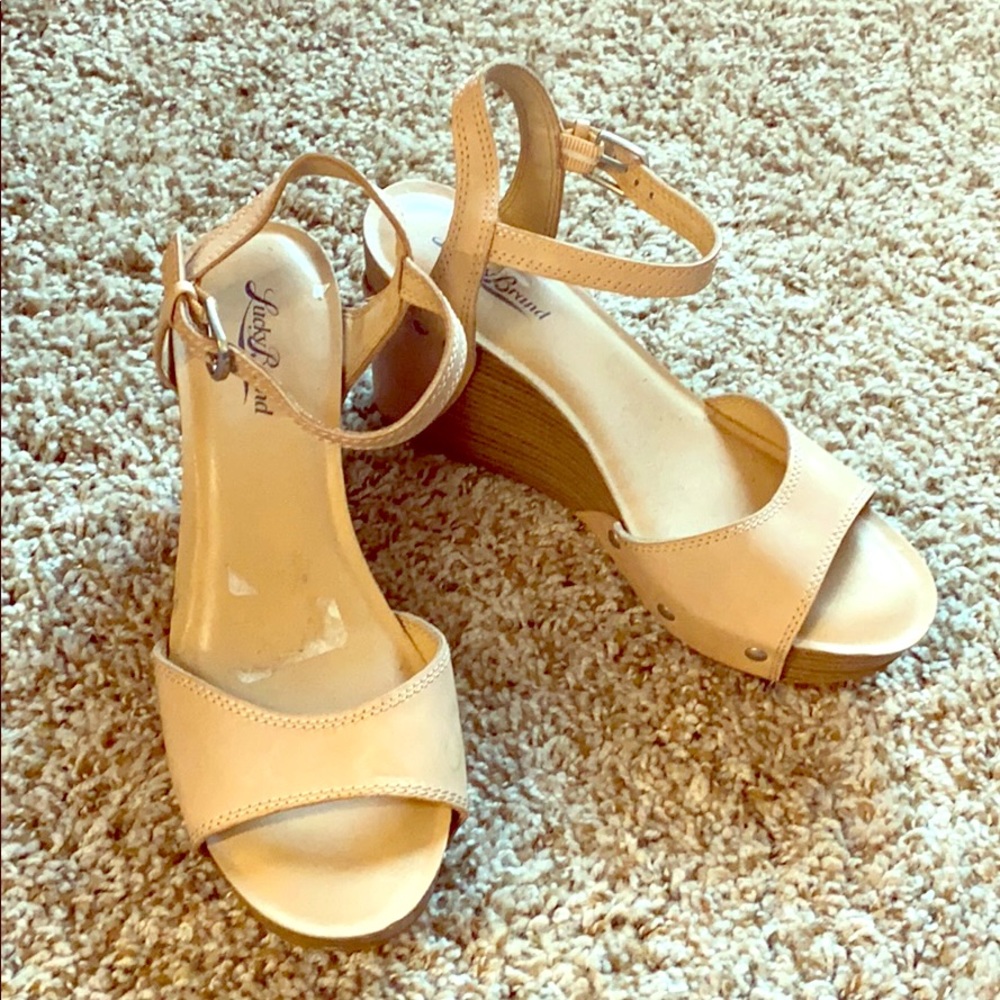 Luck Brand size 8 tan upper leather wedges